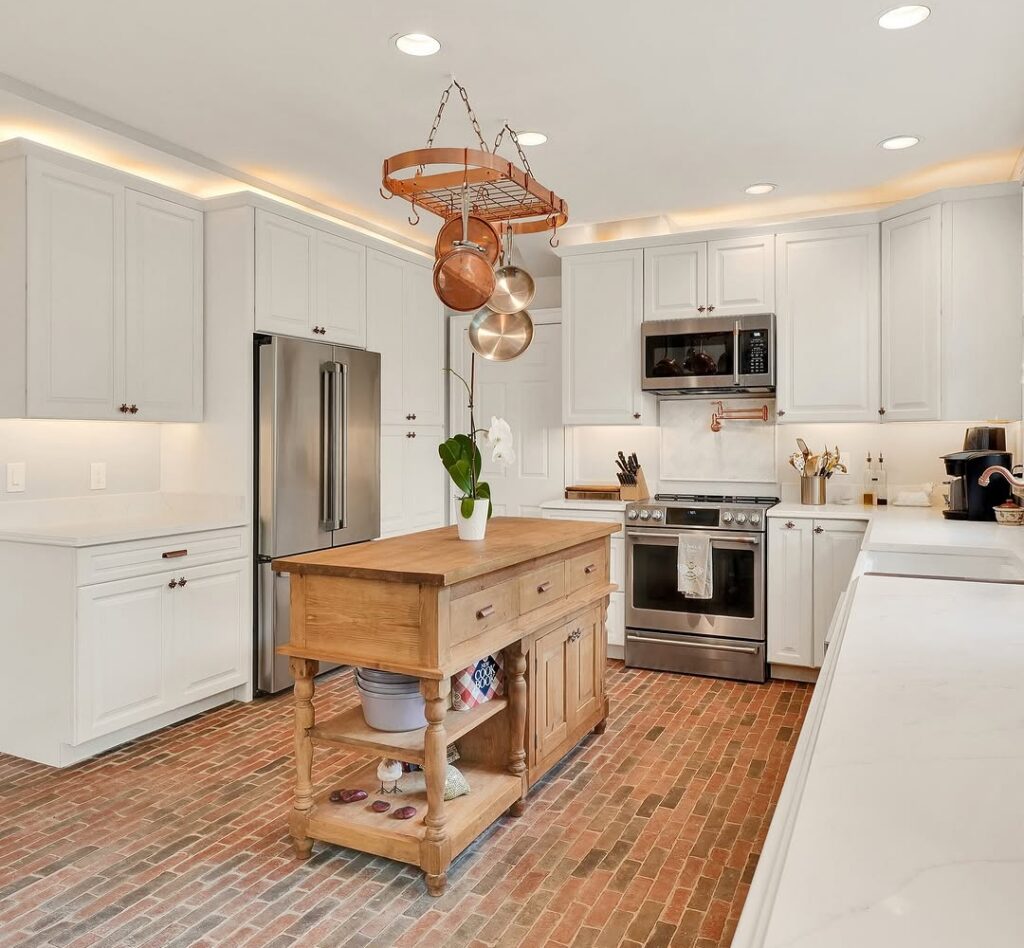 Kitchen remodeling project completed by Moda Kitchen & Bath in Alexandria, VA
